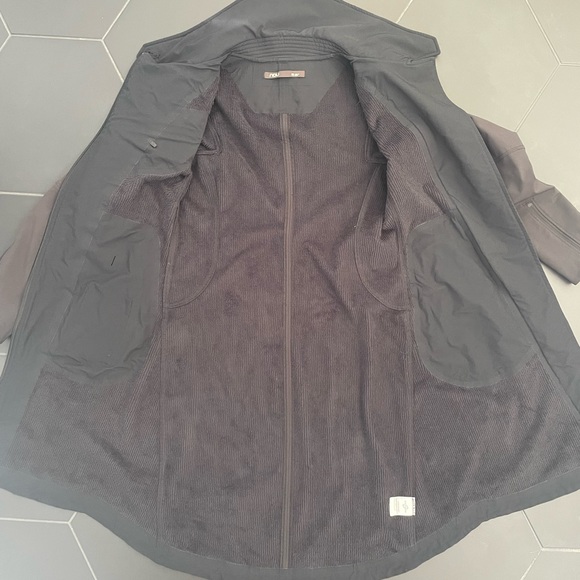 Nau Asymmetrical Trench - Picture 4 of 12